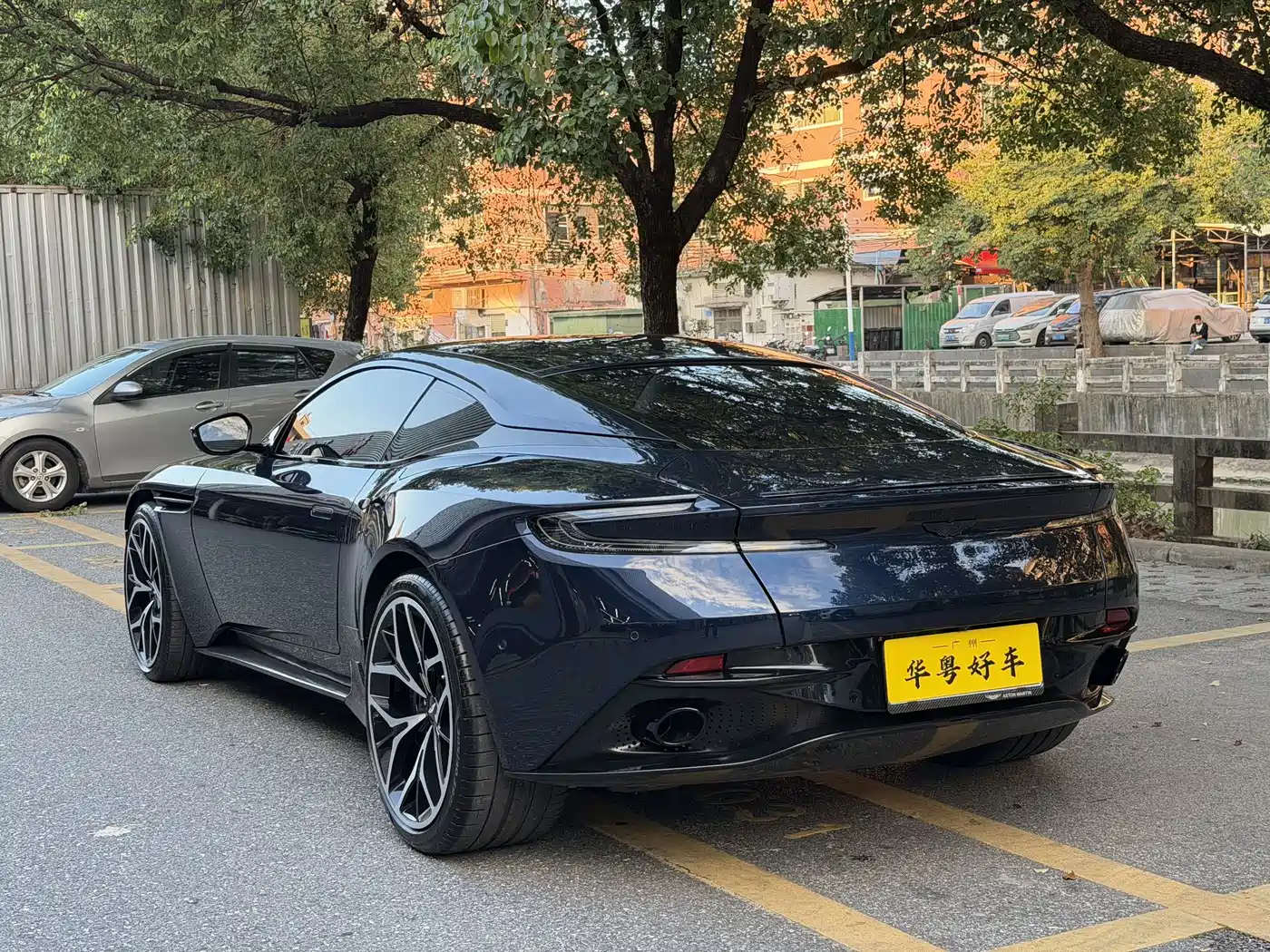 ASTON MARTIN DB11