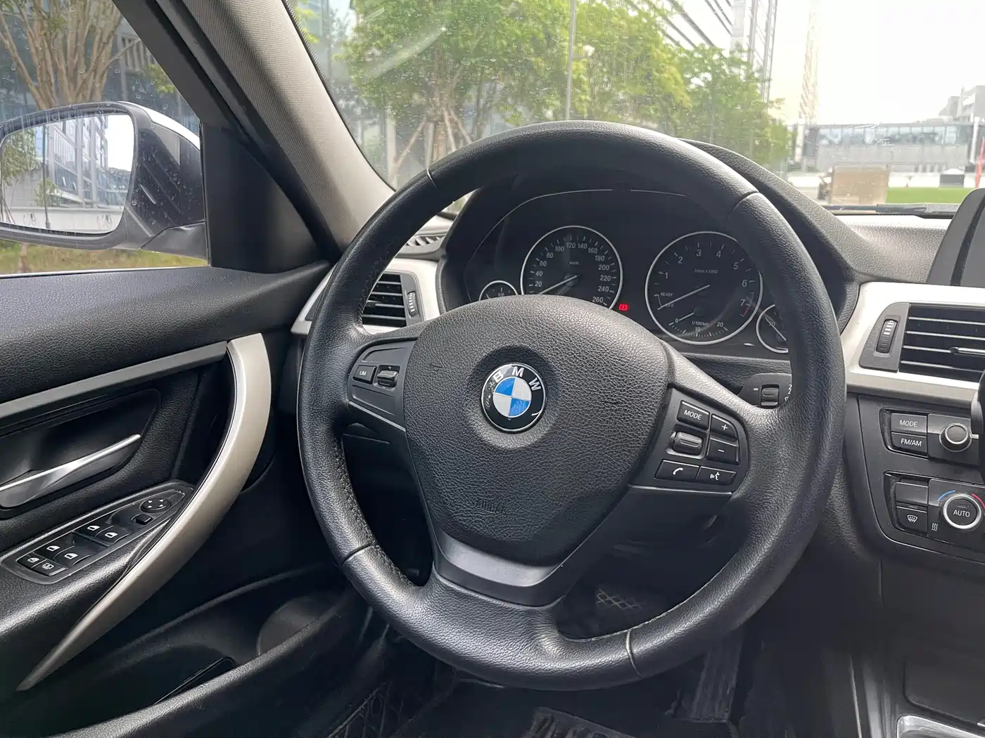 BMW 3 Series 2014 320Li Fashion фото 11
