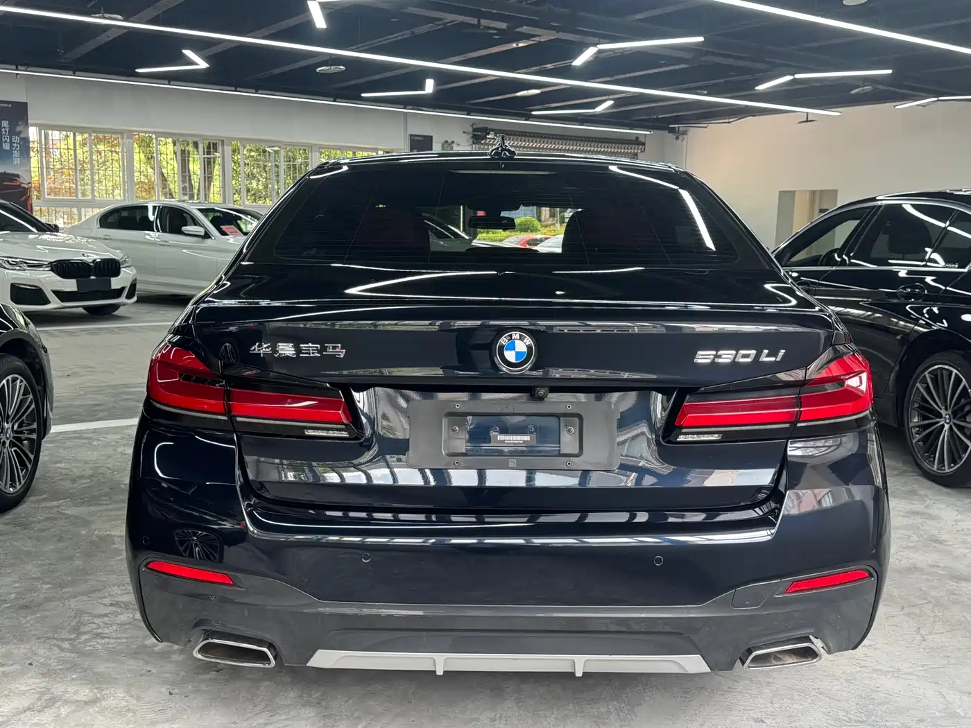 BMW 5 Series 2022 530Li Leading M Sport Package фото 3