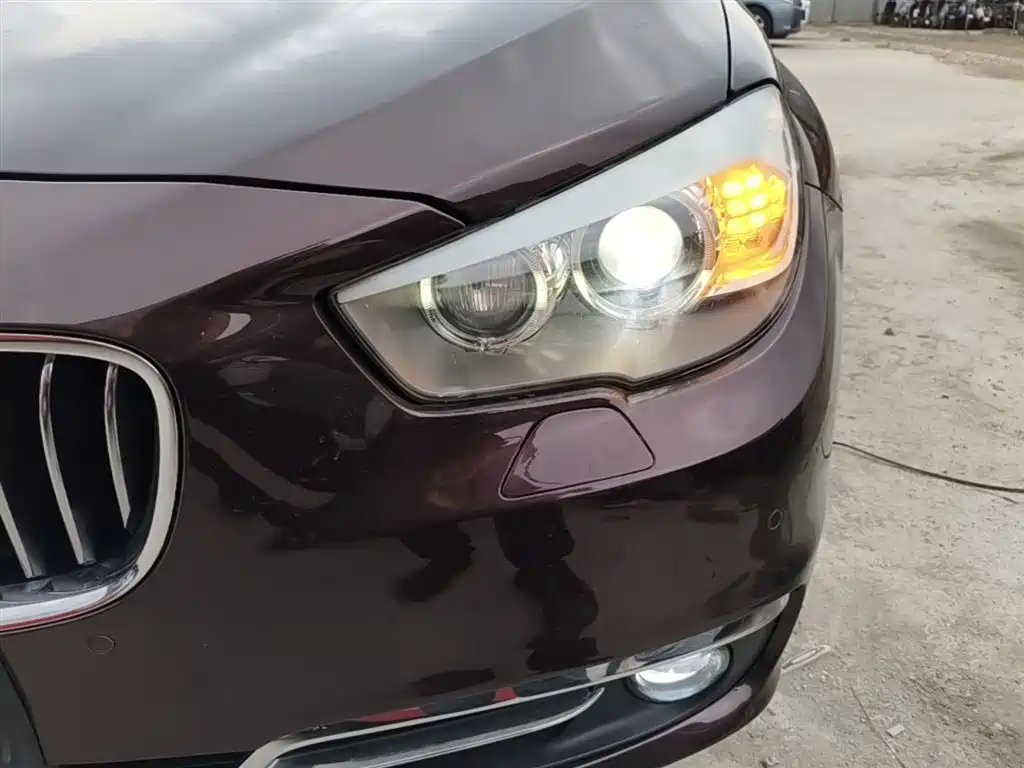 BMW 5 Series GT 2014 528i Luxury фото 24