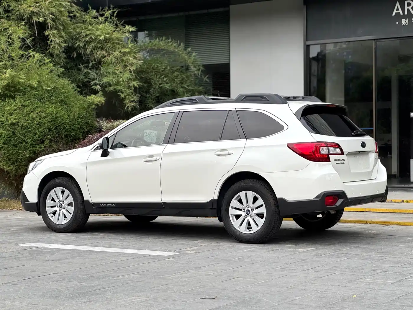 Subaru Outback 2015 2.5i Luxury Navigation Edition фото 2