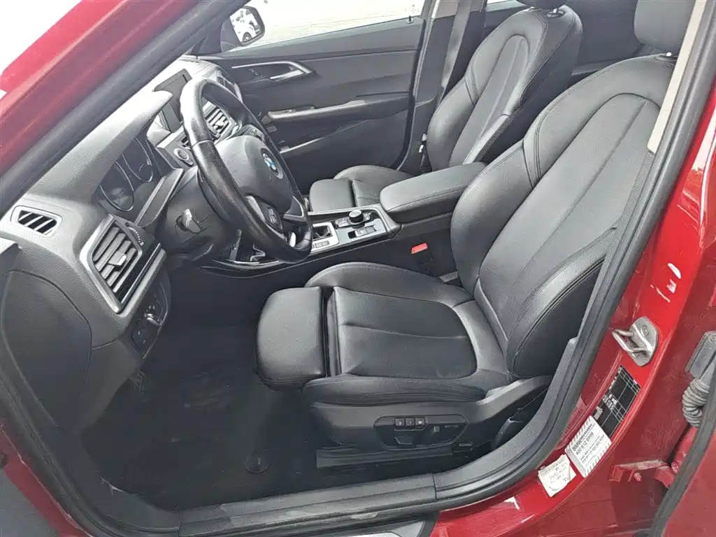 BMW 1 Series 2018 118i Sport Edition фото 15