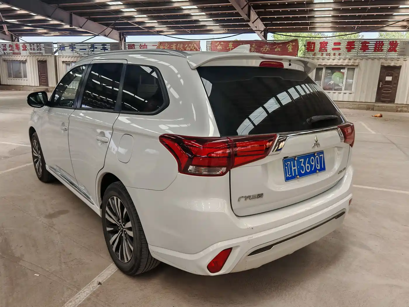 MITSUBISHI OUTLANDER