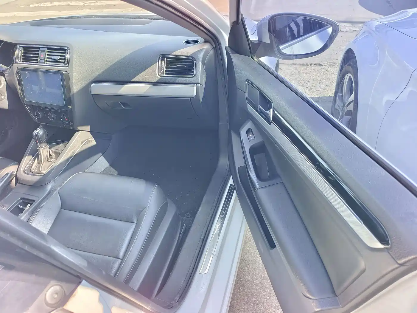 Volkswagen Sagitar 2018 1.6L Automatic Comfort фото 12