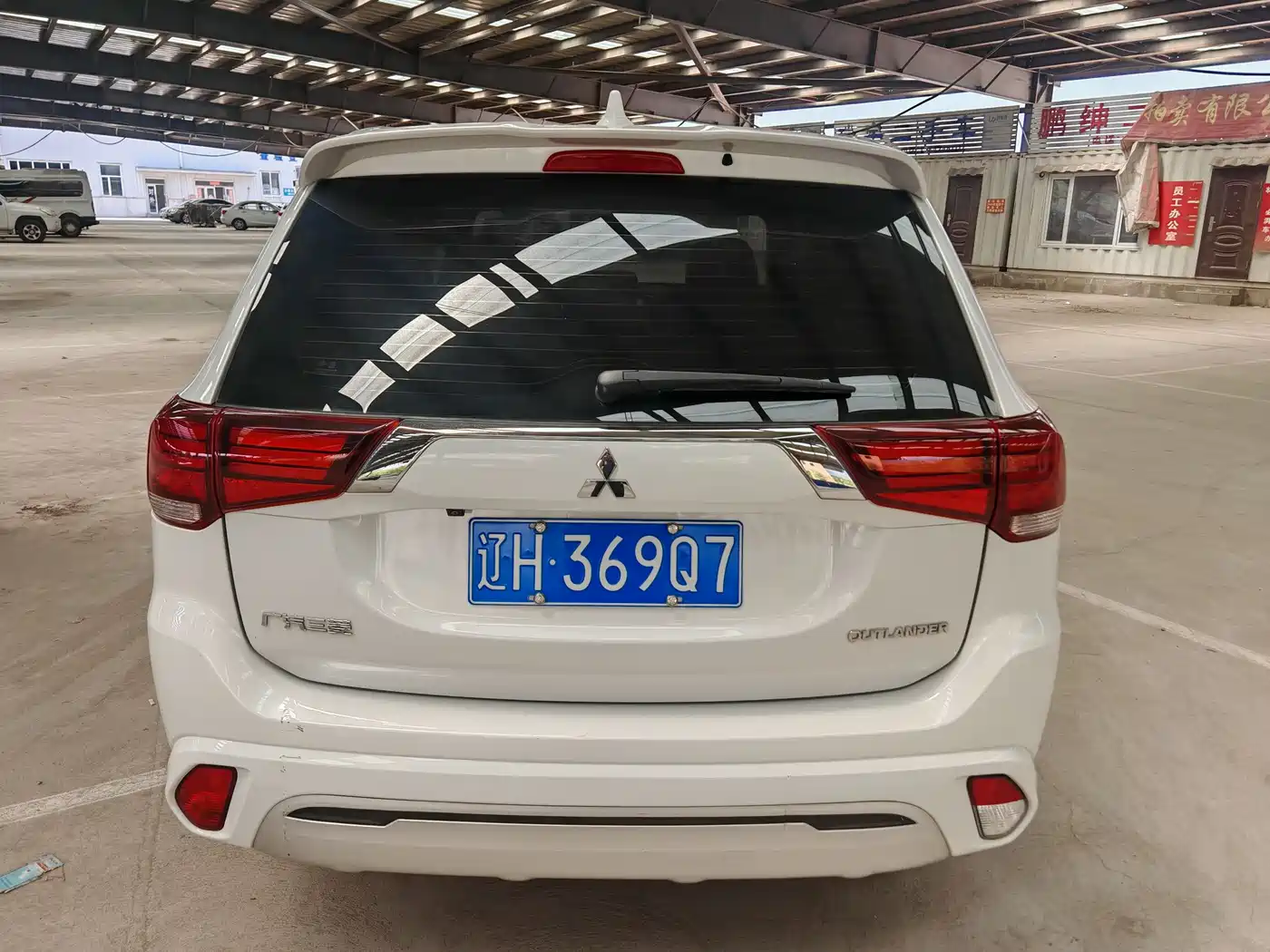 MITSUBISHI OUTLANDER
