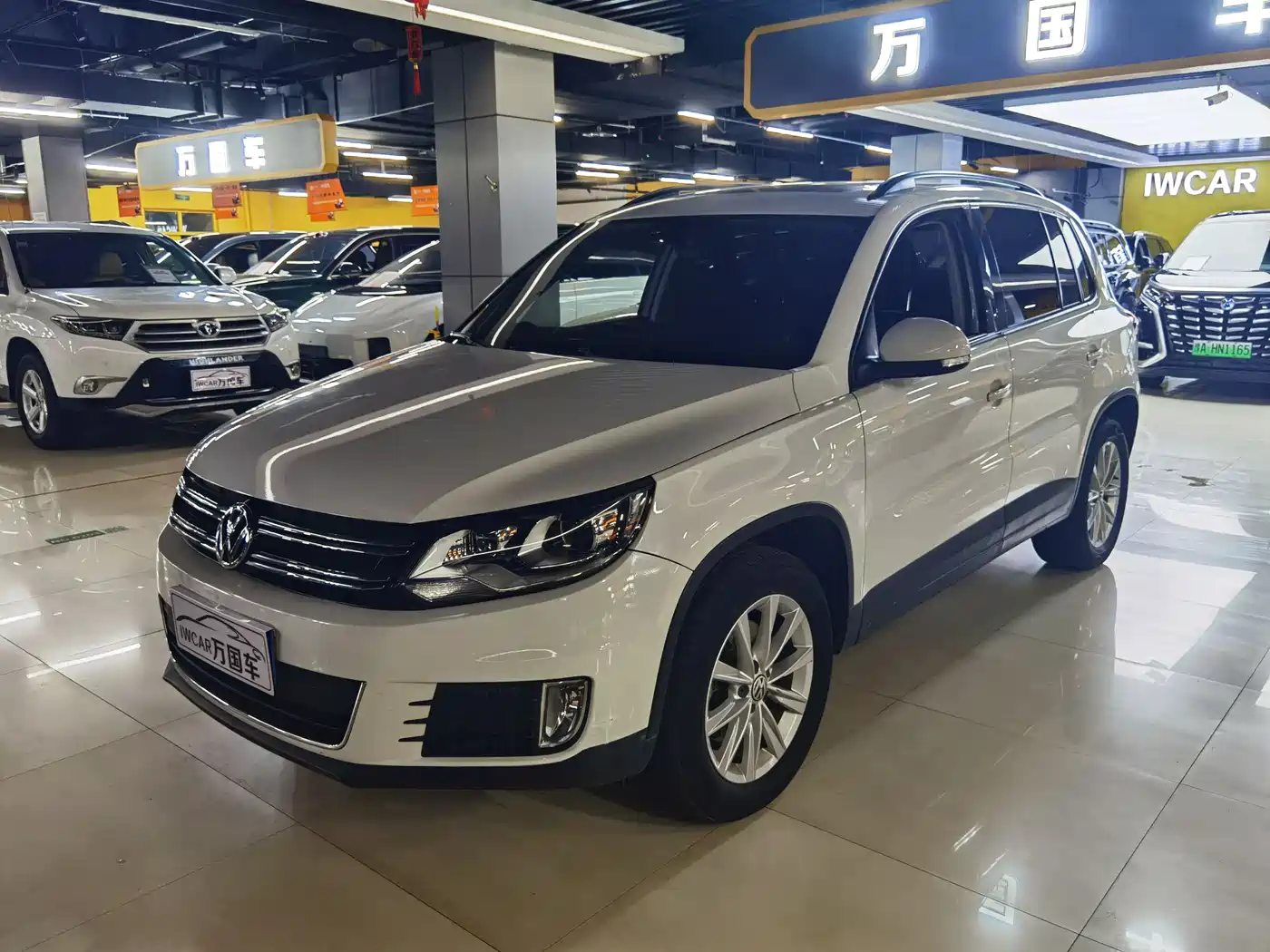 VOLKSWAGEN TIGUAN