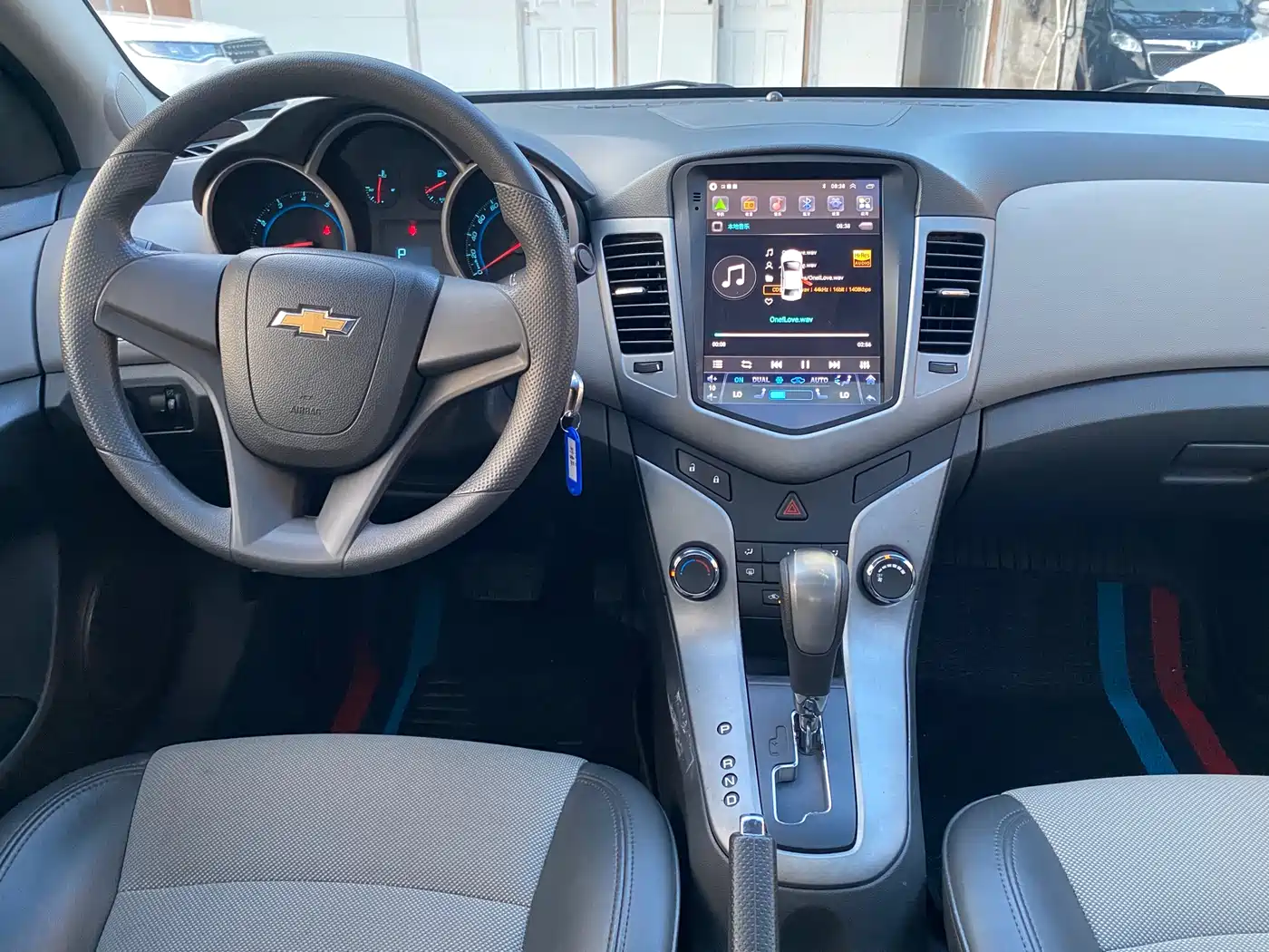 Photo 5 - Chevrolet Cruze