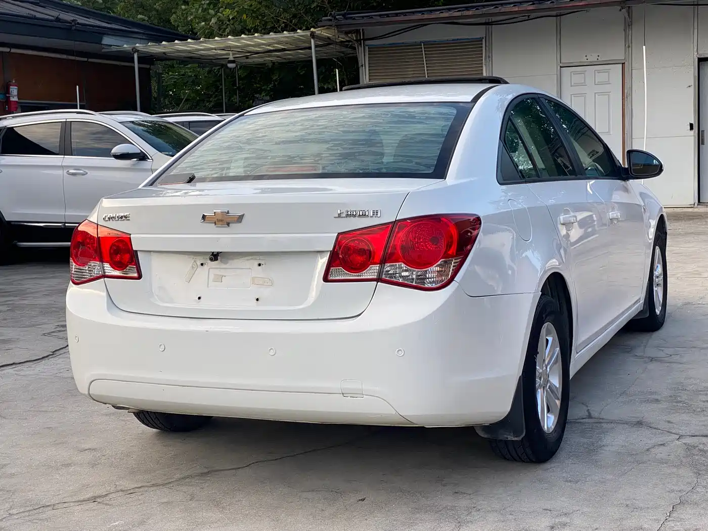 Photo 12 - Chevrolet Cruze