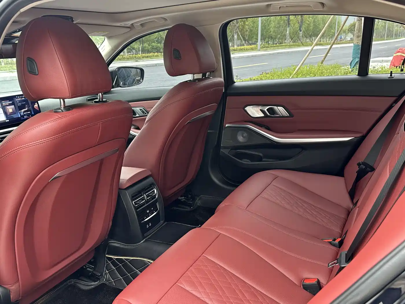 BMW 3 Series 2023 325Li M Sport Black Night Package фото 16