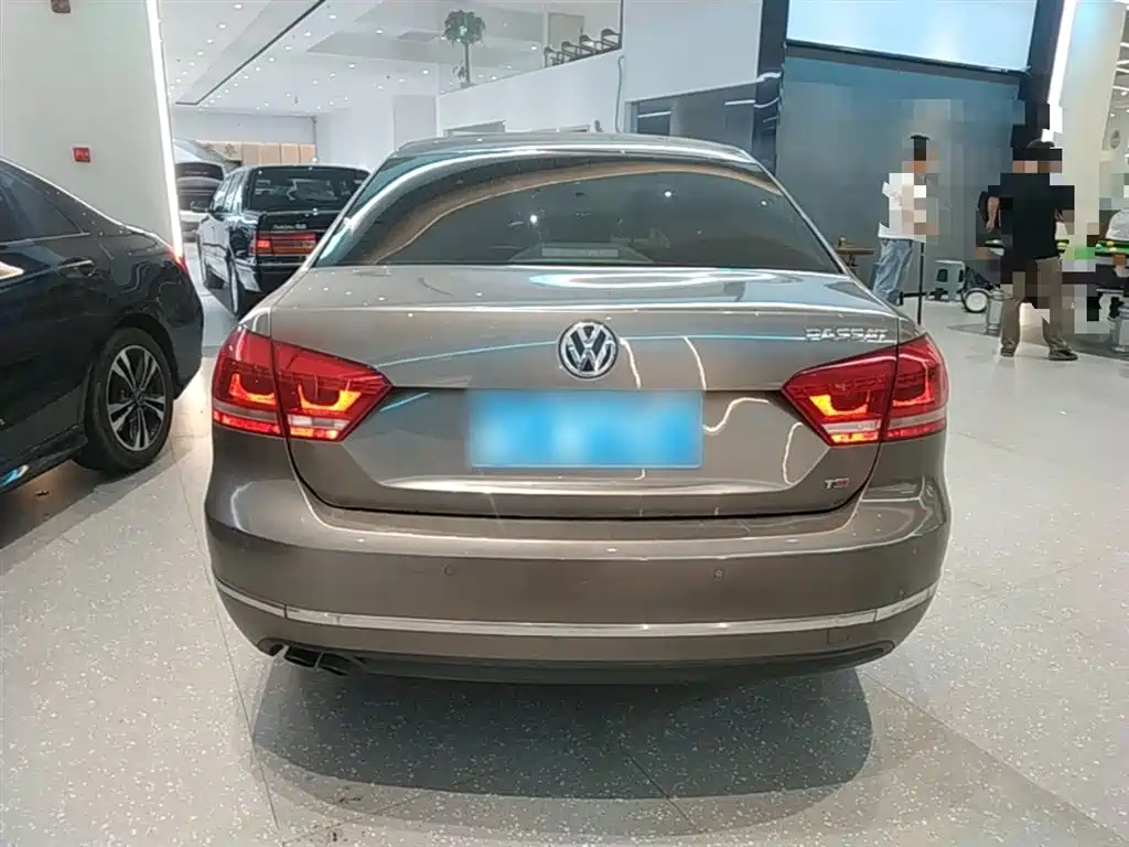 Volkswagen Passat 2014 1.8TSI DSG Luxury Edition фото 6