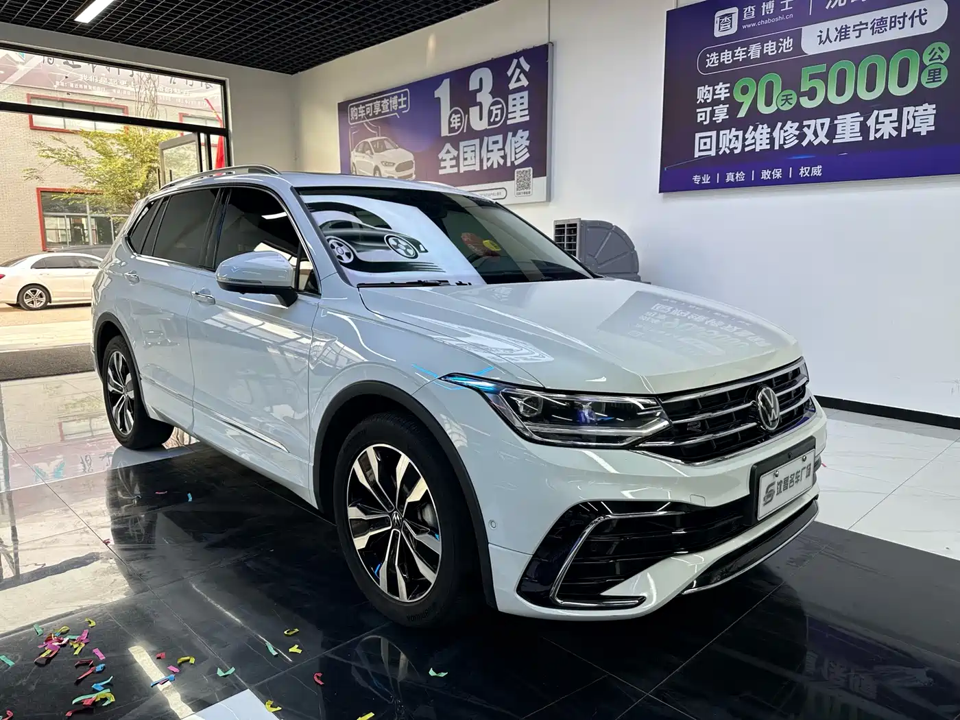 Photo 3 - Volkswagen Tiguan L
