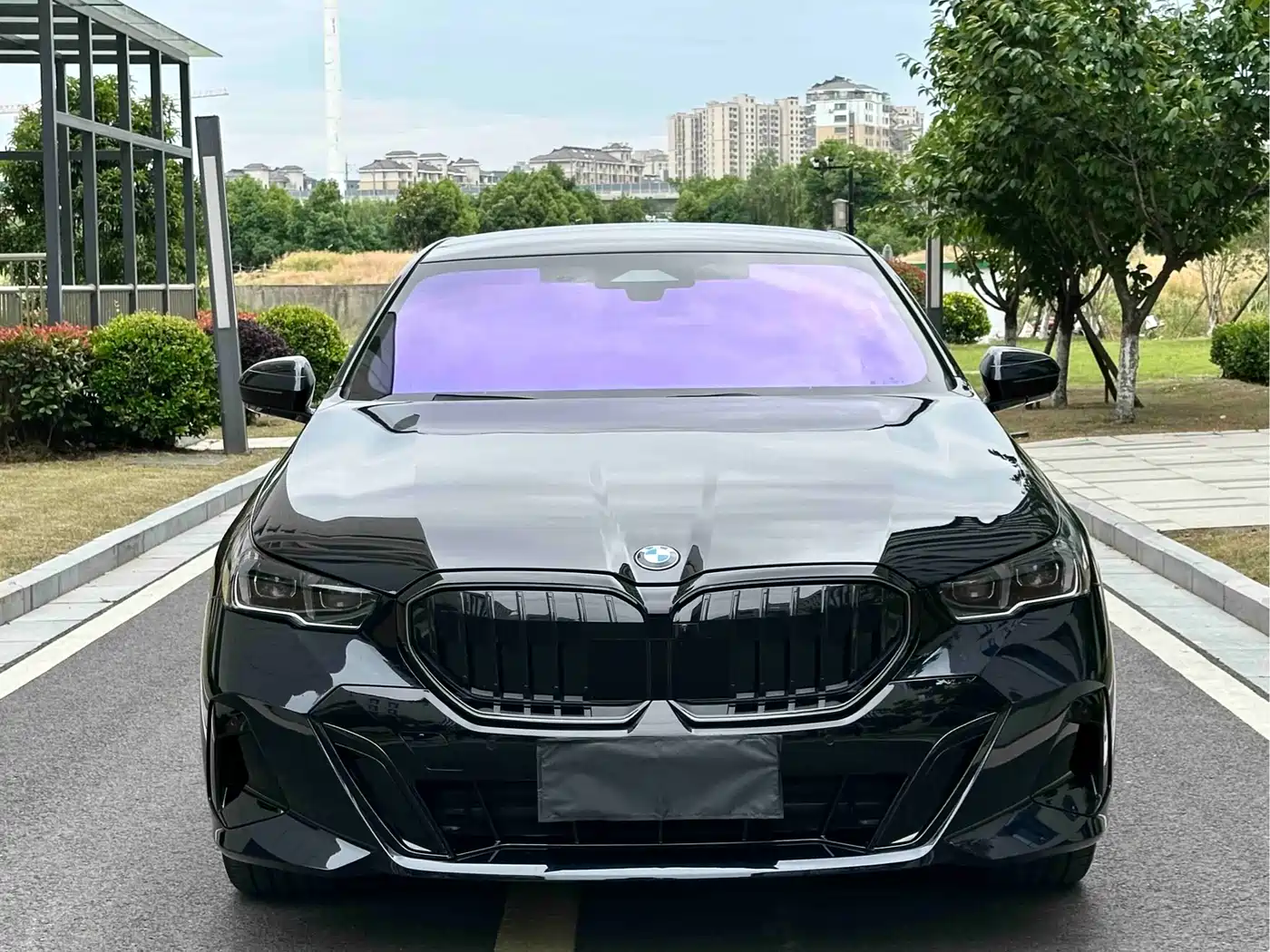 BMW 5 Series 2025 530Li Leading M Sport Package фото 2