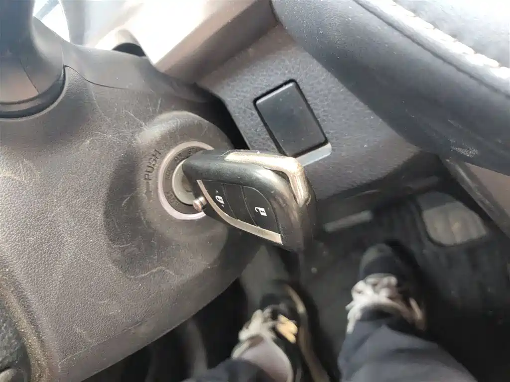 Toyota RAV4 Rongfang 2015 2.0L CVT 2WD Trend Edition фото 12