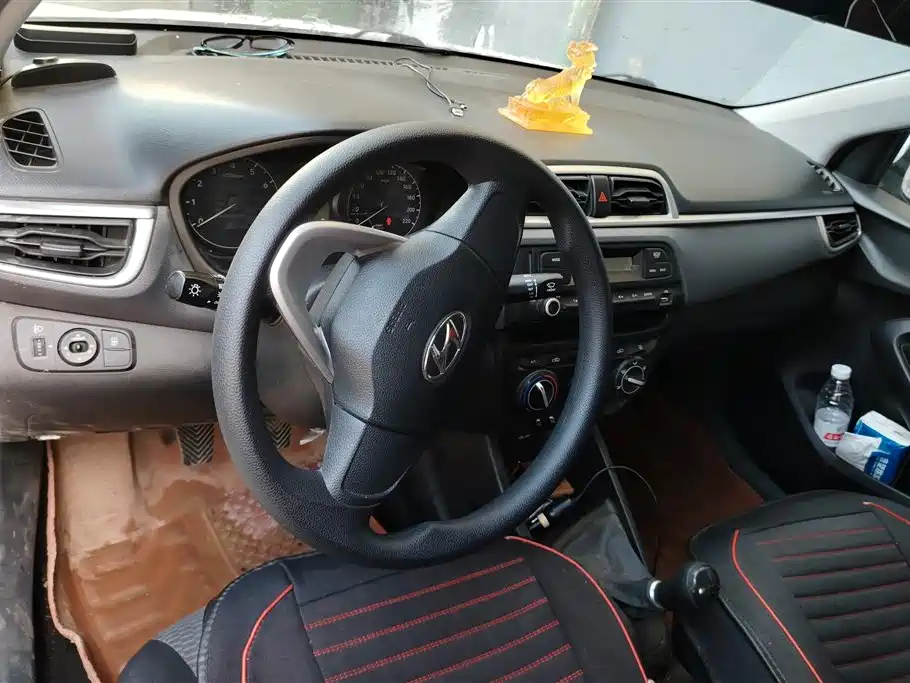 Hyundai Verna 2017 1.4L Manual Renewal Edition China VI фото 12