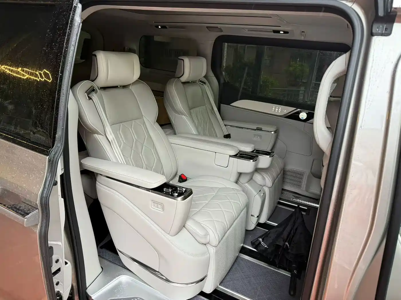 Volvo EM90 2024 2025 Ultra Six-Seater