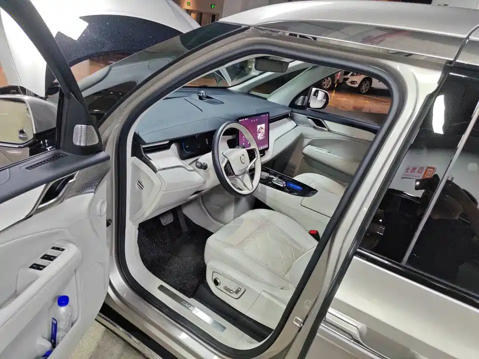 Volvo EM90 2024 2025 Ultra Six-Seater