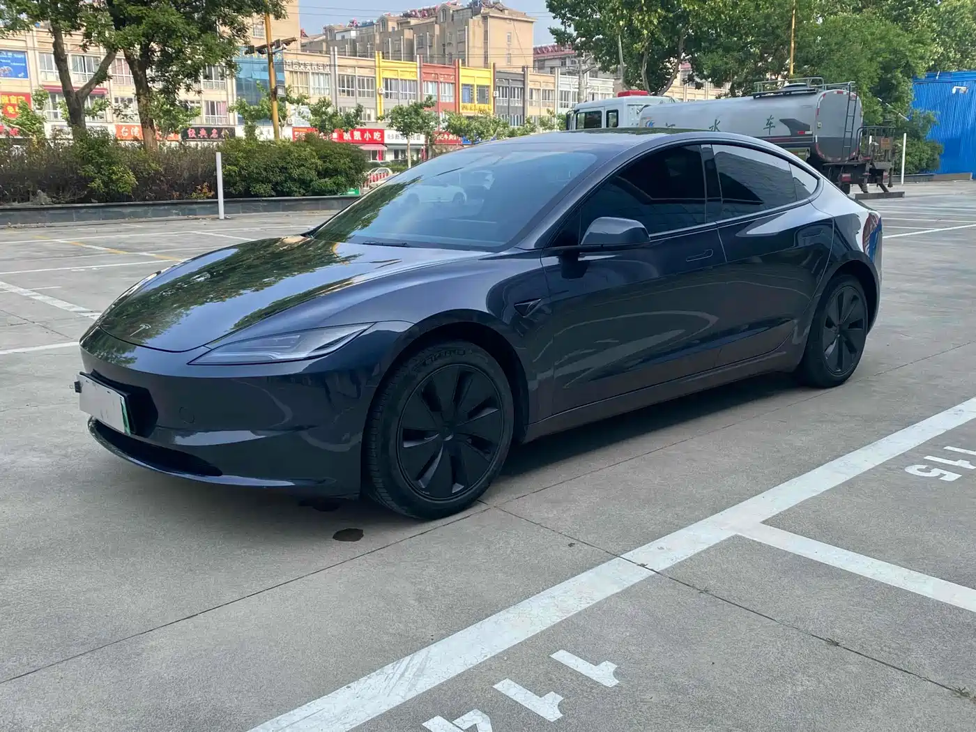 TESLA MODEL 3