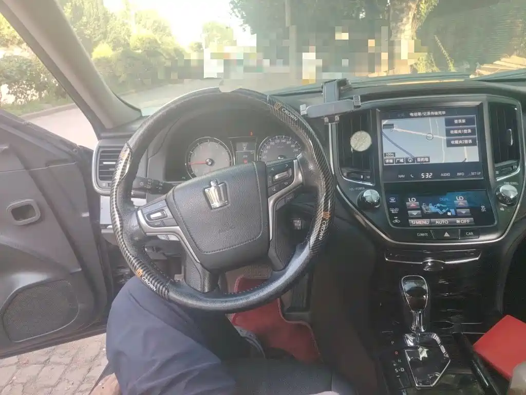 Photo 3 - Toyota Crown