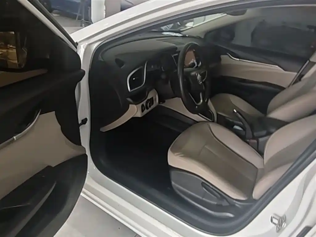 Buick Excelle 2018 15T Dual Clutch Elite (China V) фото 16