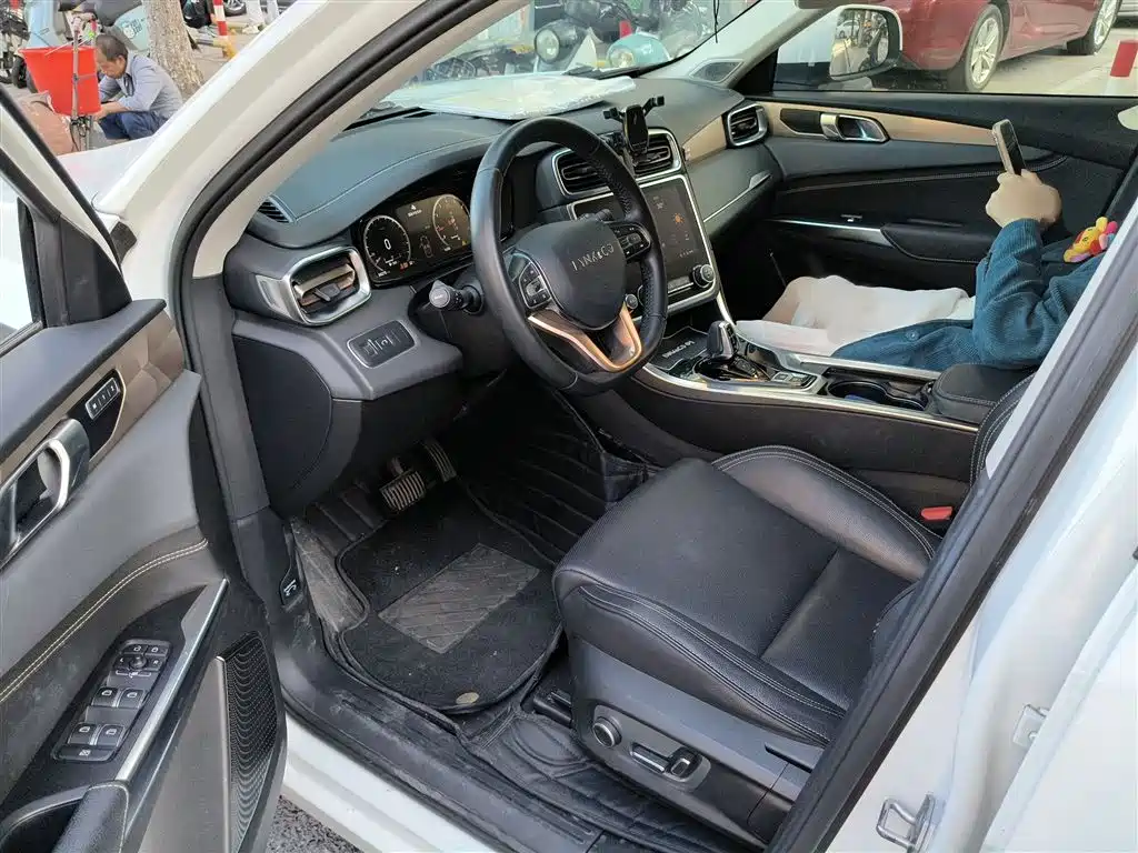 Lynk & Co 01 2019 2.0T 2WD Type Pro Version China V фото 10