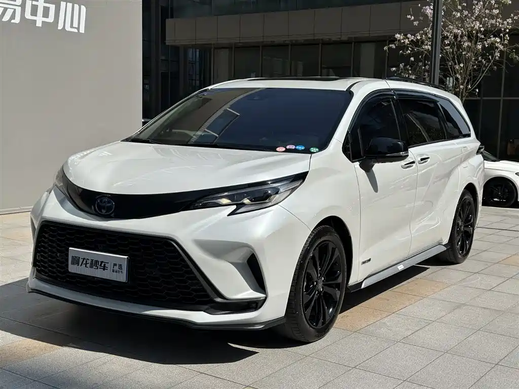 Toyota Granvia 2023 2.5L Hybrid Flagship VIP Edition фото 3