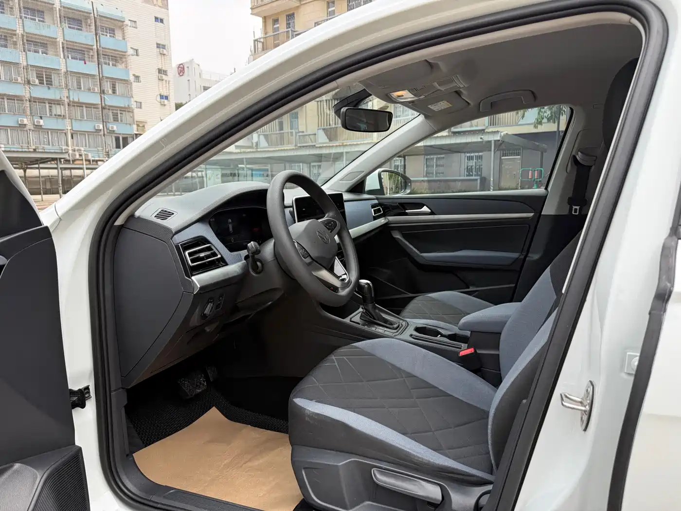 Volkswagen Lavida 2023 1.5L Auto Delight Edition фото 11
