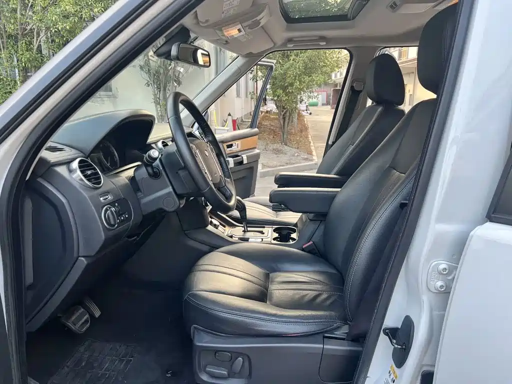 Photo 18 - Land Rover Discovery
