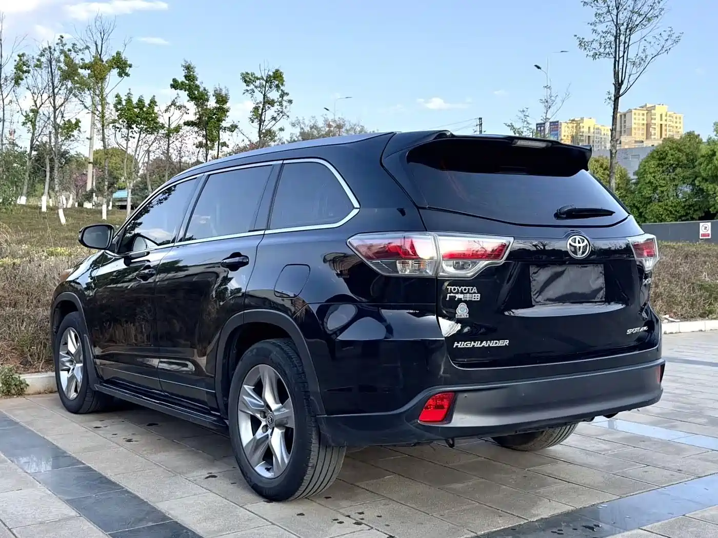 TOYOTA HIGHLANDER