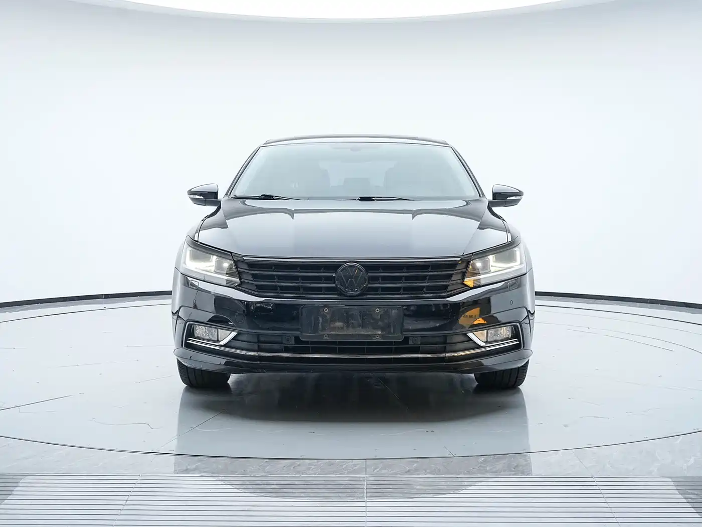 Volkswagen Passat 2016 330TSI DSG Executive Edition фото 2