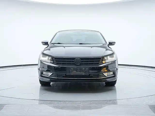 Volkswagen Passat 2016 330TSI DSG Executive Edition — фото 2