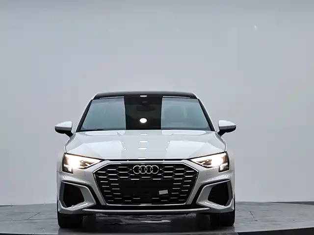 Audi A3 2023 Facelift A3L Limousine 35 TFSI Luxury Sport — фото 3