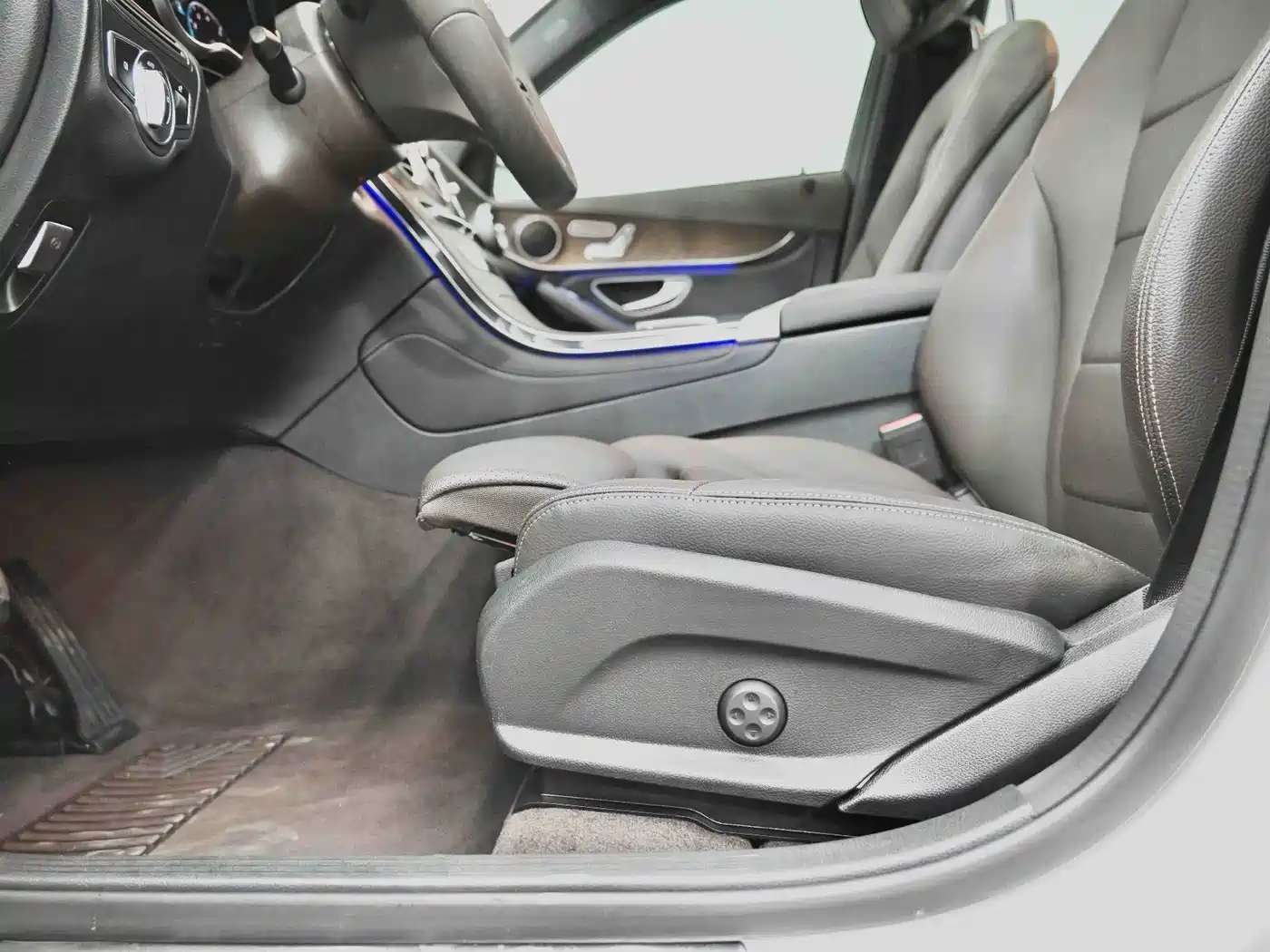 Mercedes-Benz GLC 2020 Facelift GLC 300 L 4MATIC Dynamic фото 30