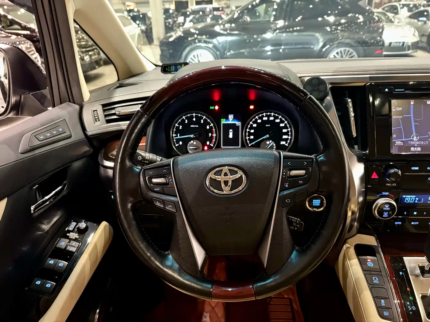 Toyota Alphard 2015 3.5L Luxury Edition фото 9
