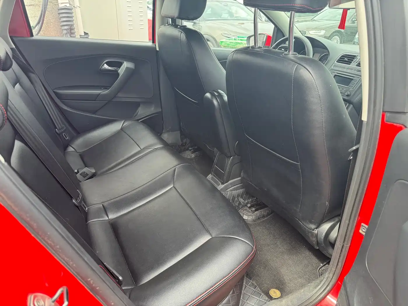 Volkswagen Polo 2014 1.6L Automatic Comfort Edition фото 5