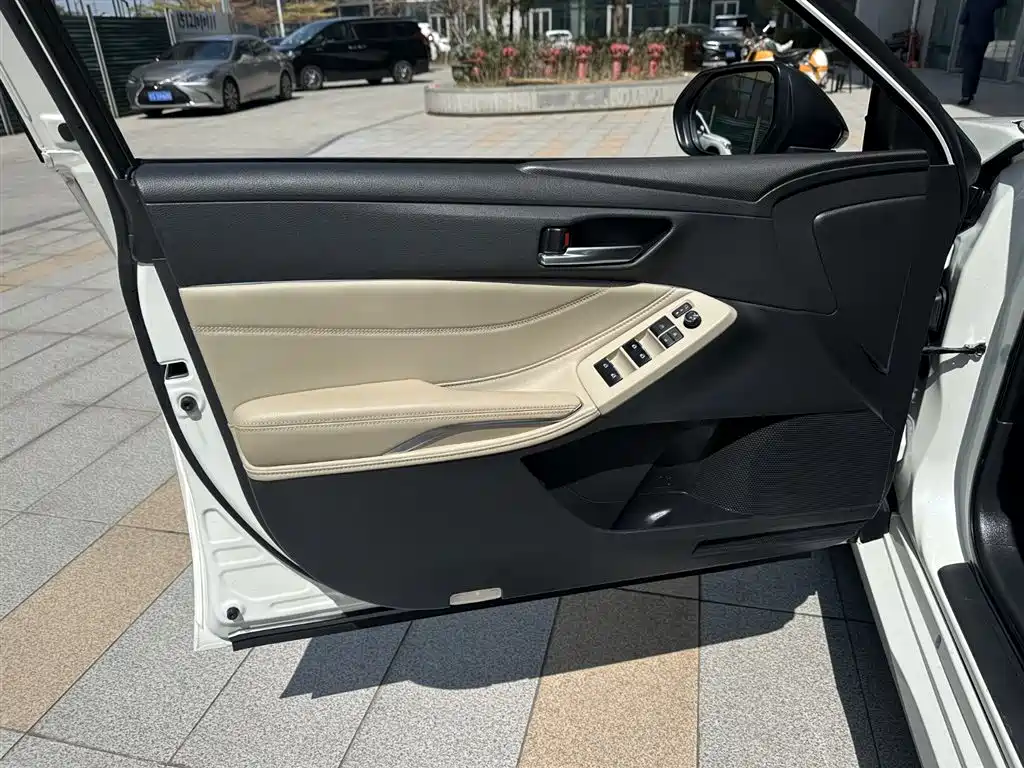Toyota Avalon 2019 Hybrid 2.5L Luxury Edition China VI фото 23
