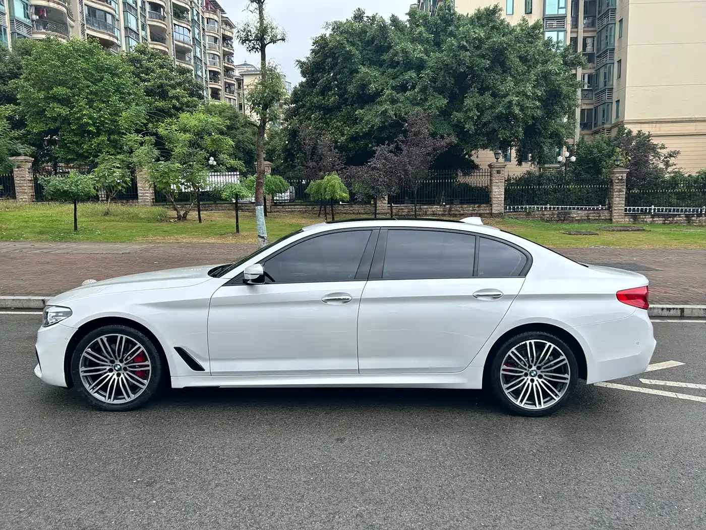 BMW 5 Series 2019 530Li xDrive M Sport Package фото 4