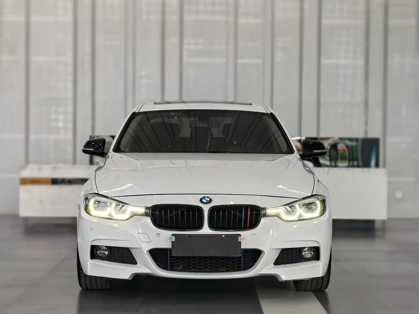 BMW 3 Series 2018 320Li M Sport Black Night Edition фото 2