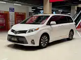 Photo 1 - Toyota Sienna