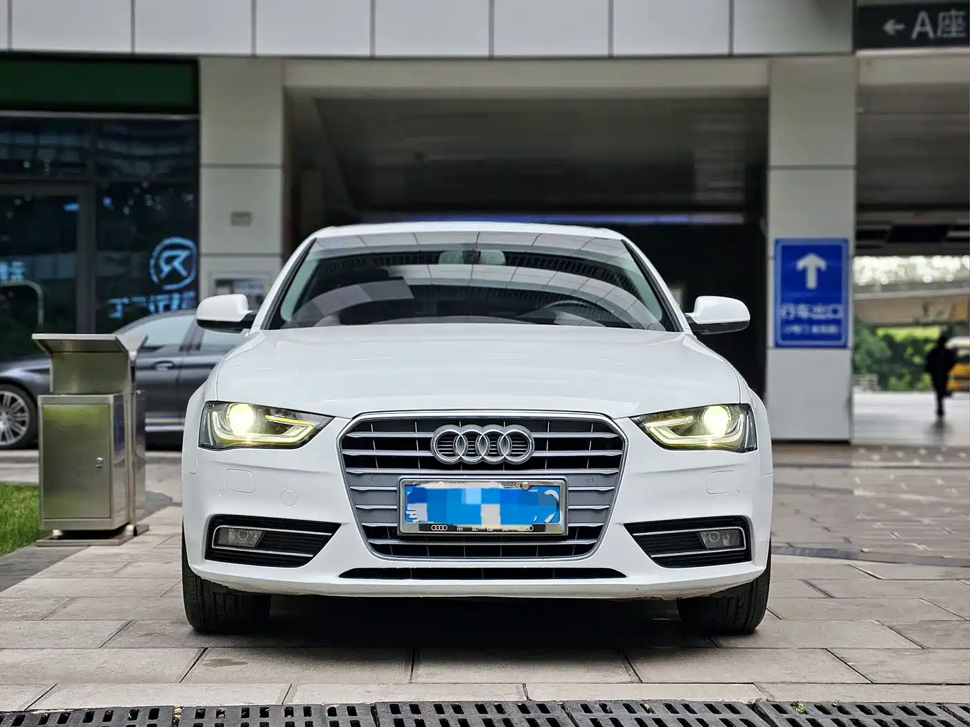 Audi A4L 2013 35 TFSI Automatic Comfort фото 2