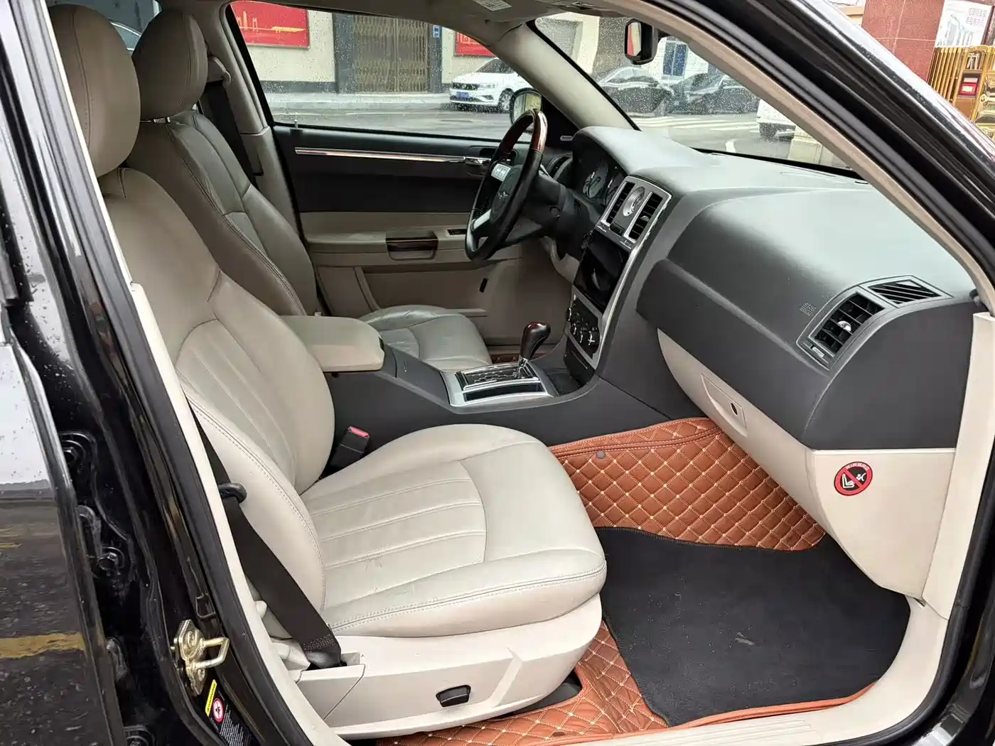 Chrysler 300C 2006 2006 Model 3.5L Luxury Navigator Edition