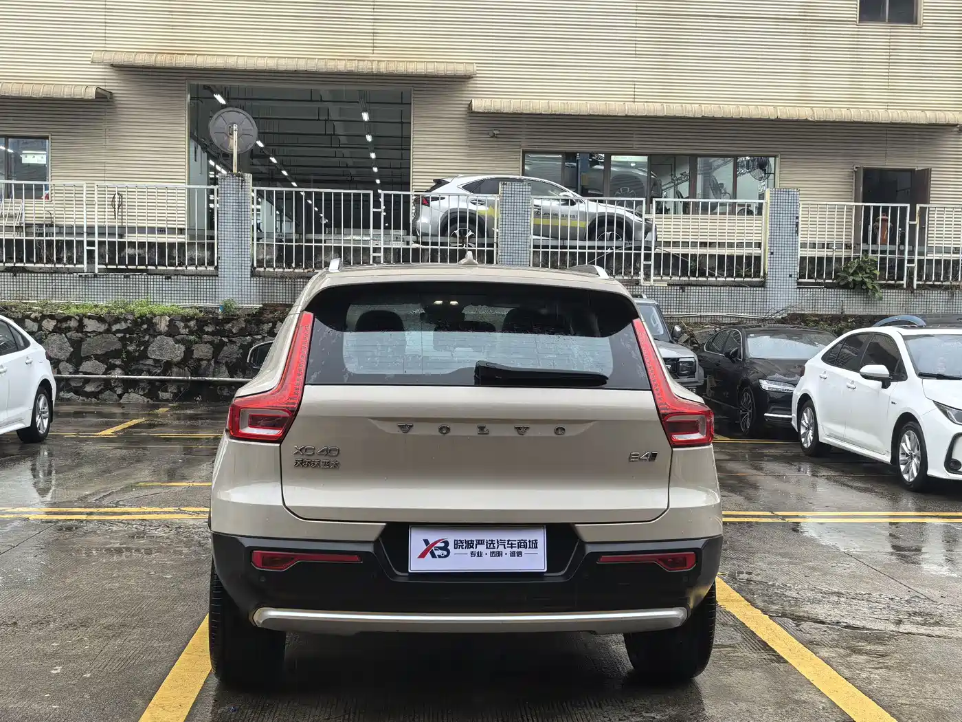 Volvo XC40 2024 2025 B4 AWD Smart Elite Luxury Edition