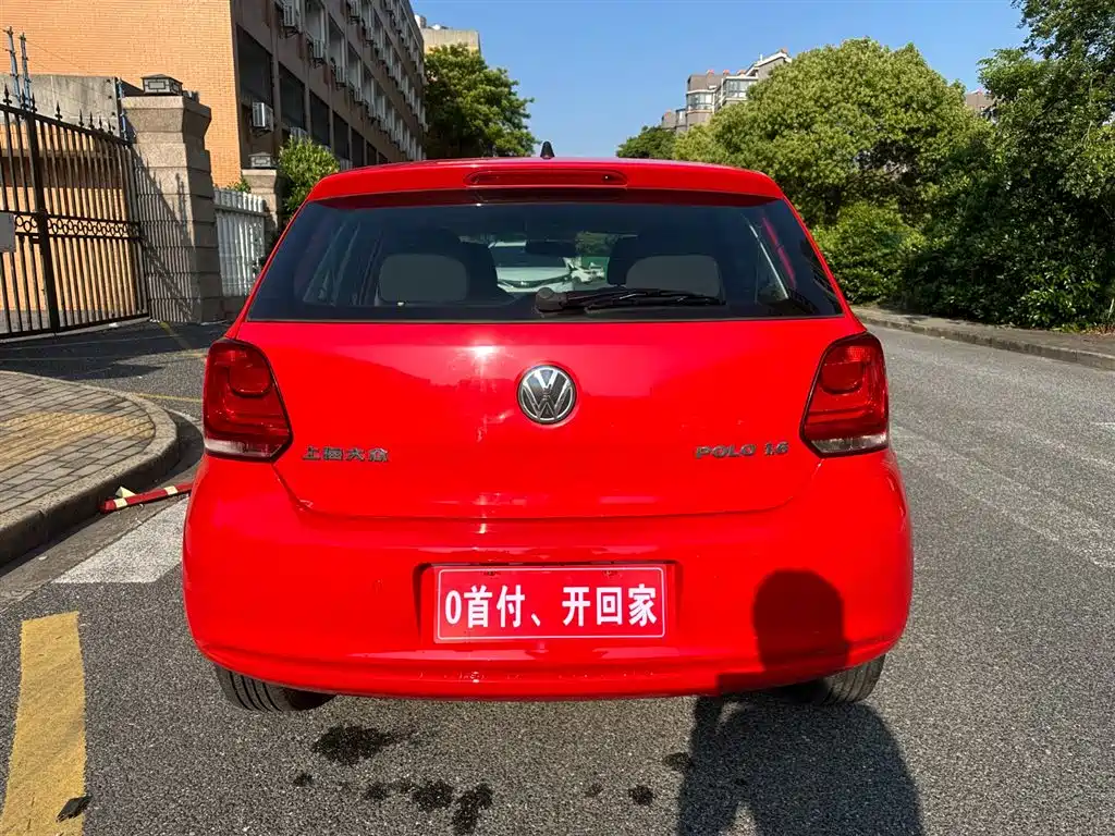 Volkswagen Polo 2013 1.6L Automatic Luxury Edition фото 6