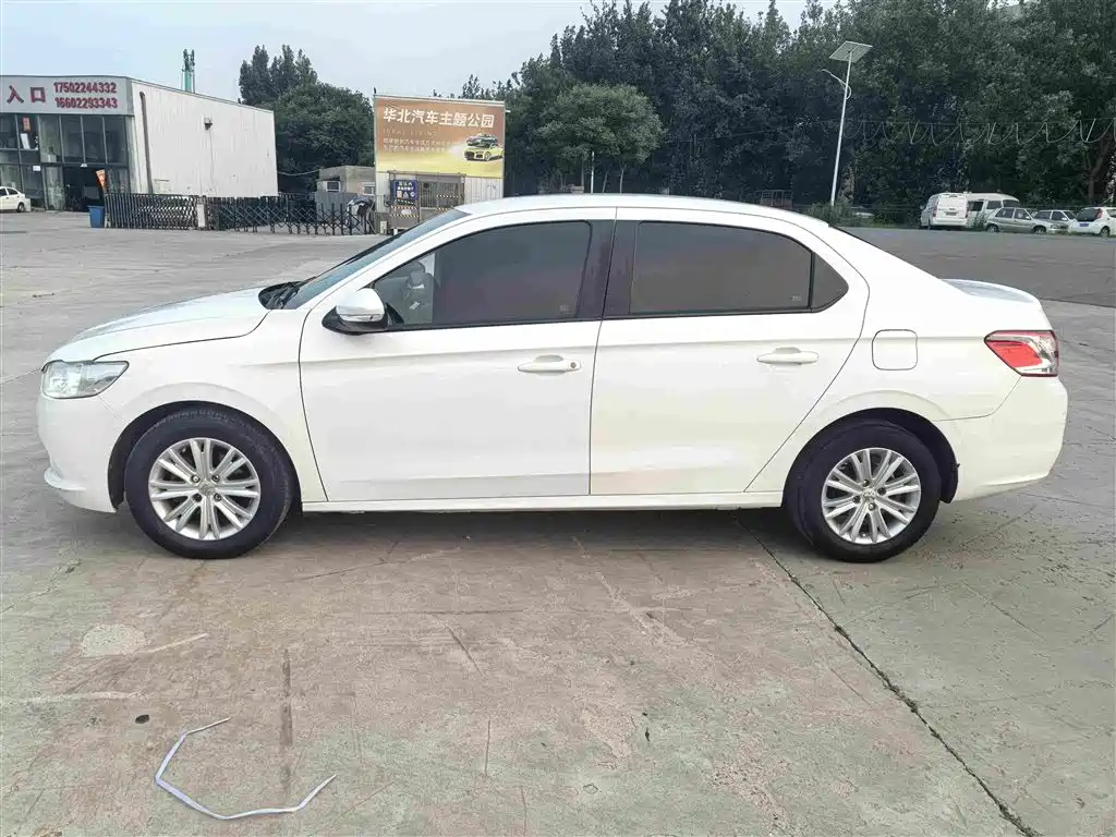 Peugeot 301 2015 2014 1.6L Manual Comfort Edition
