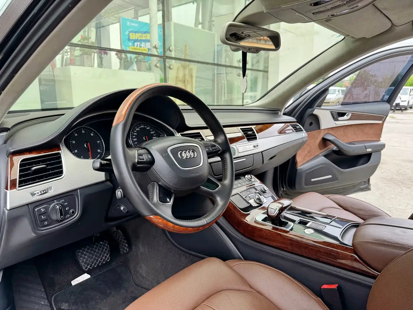 Audi A8 2011 2011 A8L W12 6.3 FSI quattro