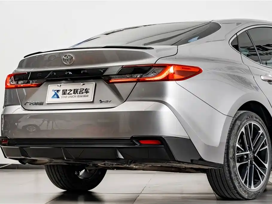 Toyota Camry 2026 Hybrid 2.0HSE Sport Lite Edition фото 8