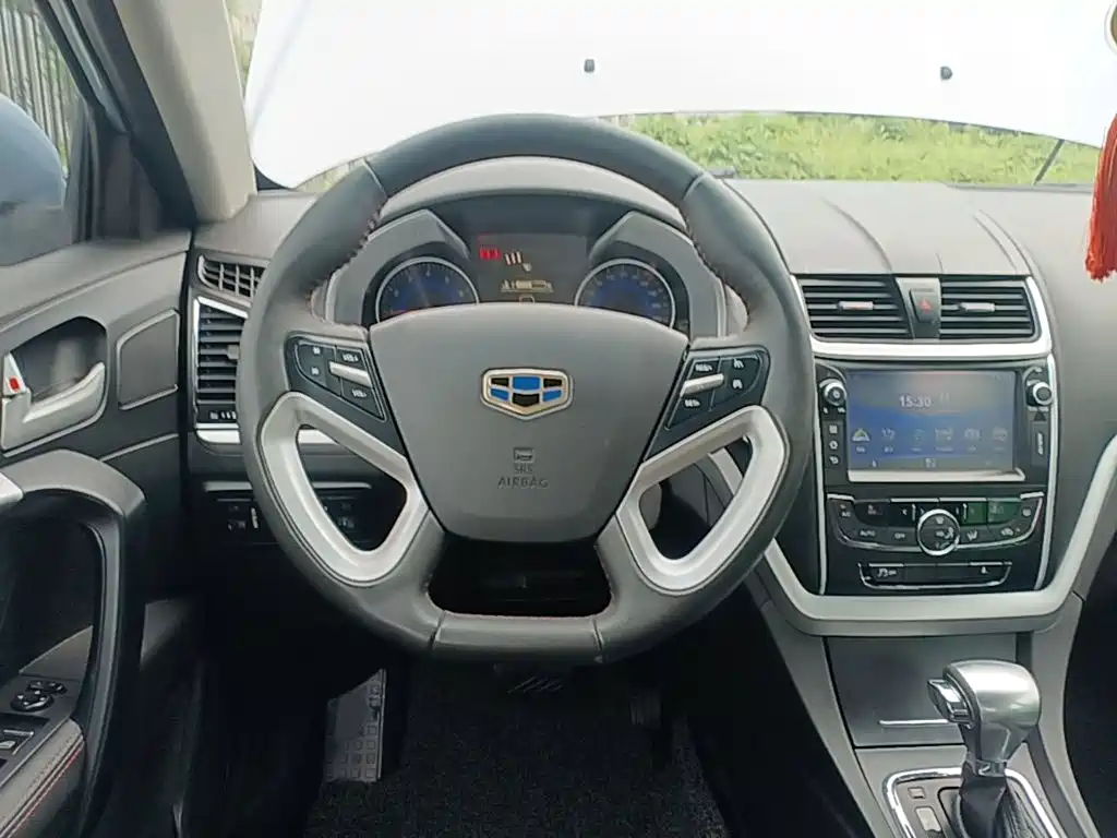 Фото 11 - Geely Emgrand
