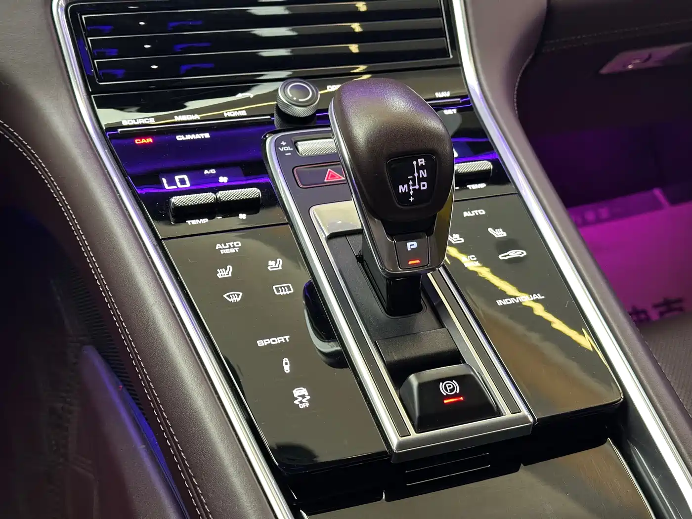 Porsche Panamera 2017 Panamera 4 Executive Long Wheelbase 3.0T фото 15