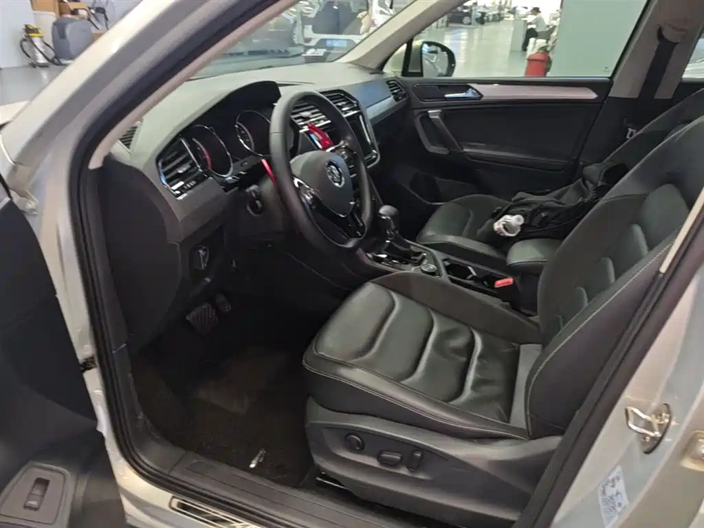 Volkswagen Tiguan L 2019 380TSI Auto AWD Smart Luxury Edition China V фото 15