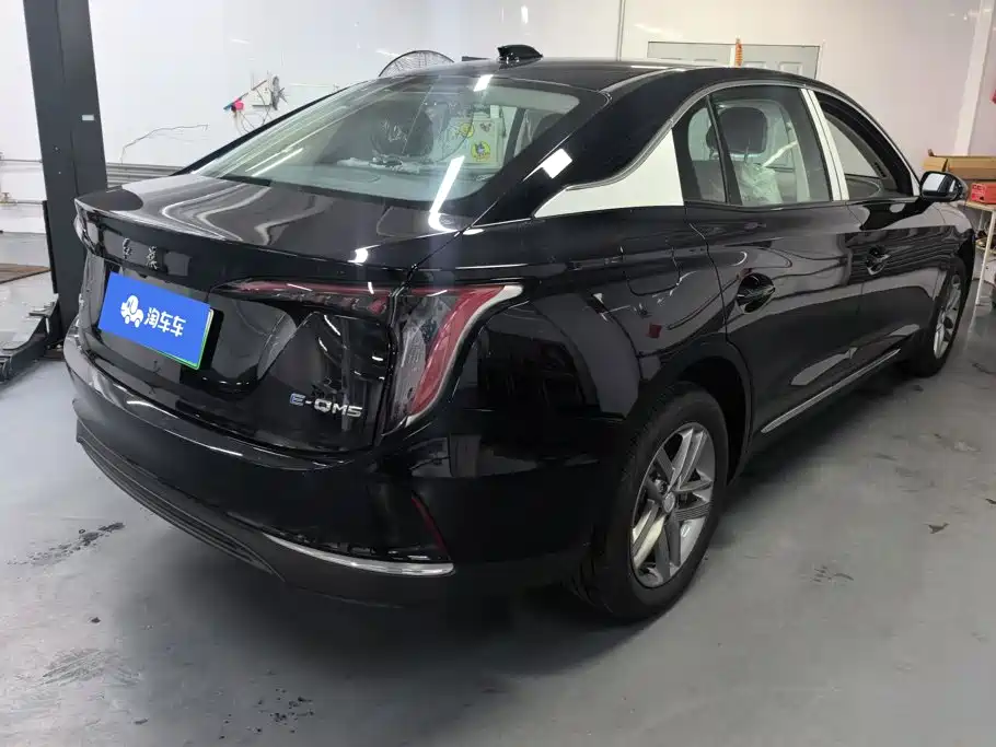 Hongqi E-QM5 2026 2025 Model 500km Travel Edition