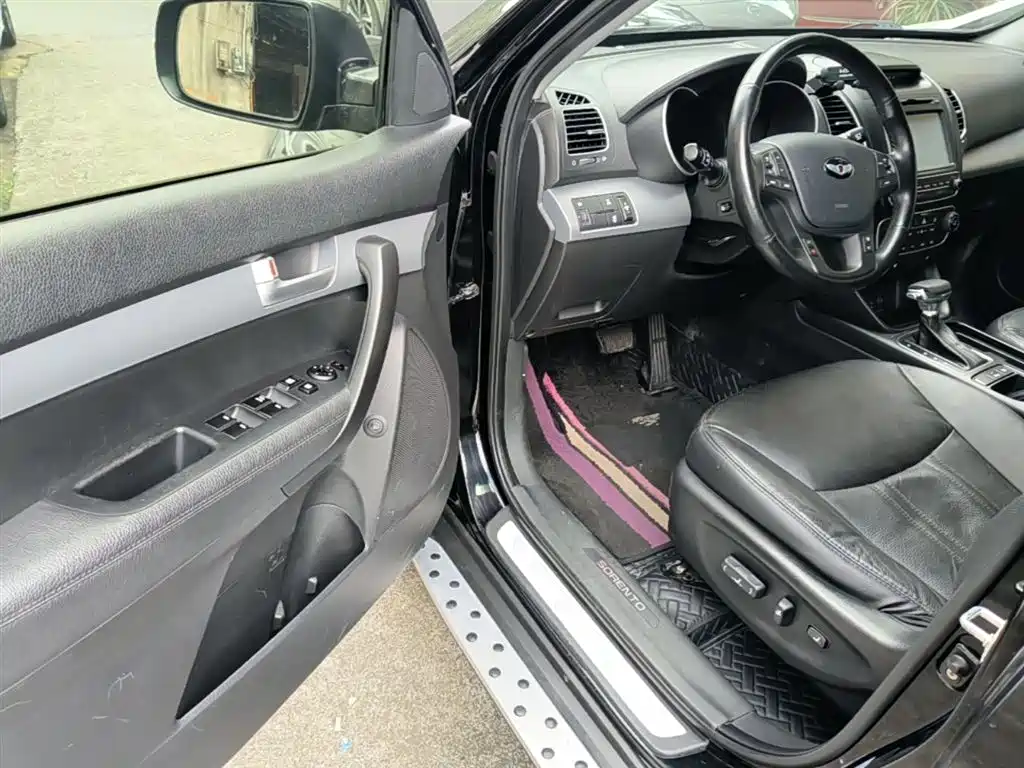 Kia Sorento 2013 2.4L 7-seat Gasoline Luxury Edition фото 16